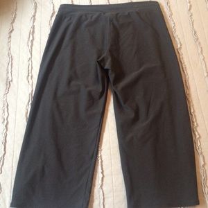Under Armour Pants - Under Armor HeatGear Capris Under Armour Pants - Under Armor HeatGear Capris